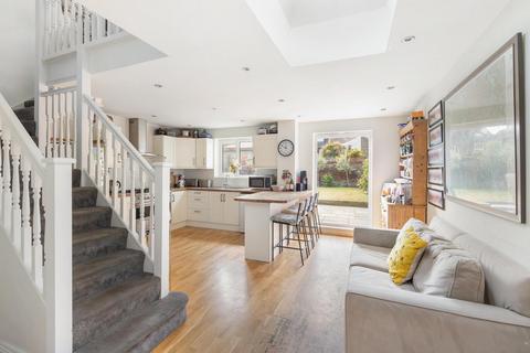 14 Hamilton Road, Brentford, TW8 0QE