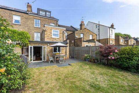 14 Hamilton Road, Brentford, TW8 0QE