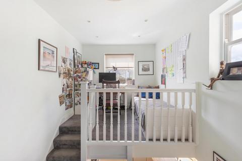 14 Hamilton Road, Brentford, TW8 0QE