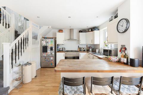 14 Hamilton Road, Brentford, TW8 0QE