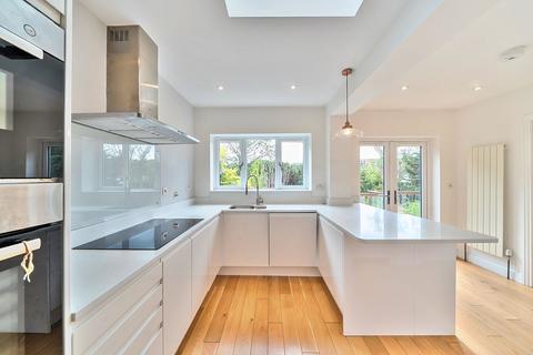 14 South Drive, Coulsdon, CR5 2BG