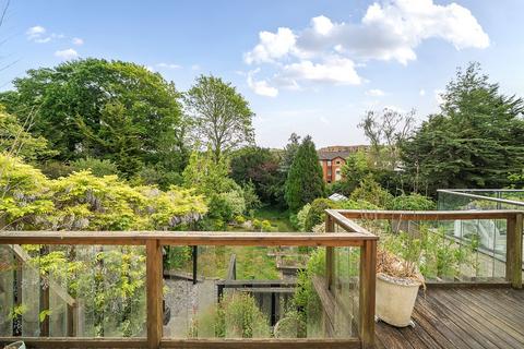14 South Drive, Coulsdon, CR5 2BG