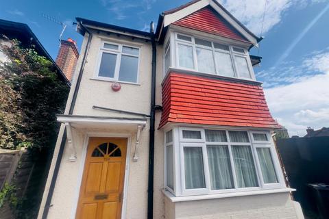 2 bedroom detached house to rent, Teevan Road, Croydon CR0