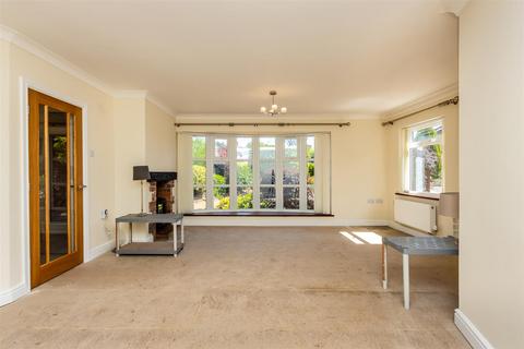 3 bedroom bungalow for sale, Lime Tree Gardens, Lowdham