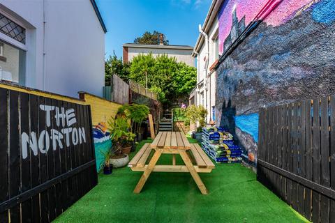 2 bedroom semi-detached house for sale, West Cross Avenue, West Cross, Swansea