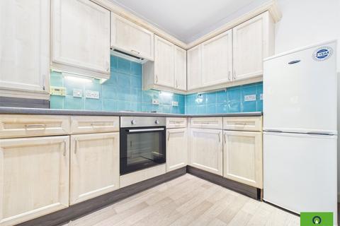 2 bedroom flat to rent, Monkwood Close, Romford RM1