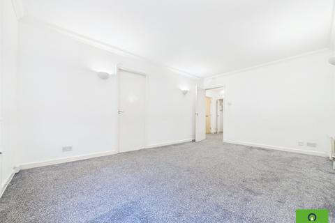 2 bedroom flat to rent, Monkwood Close, Romford RM1