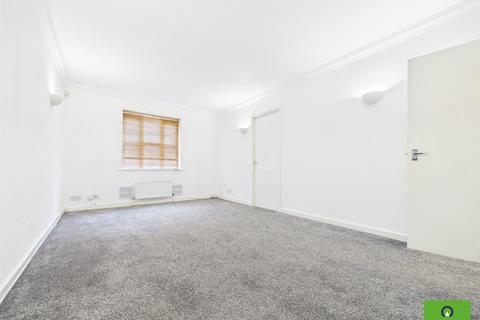 2 bedroom flat to rent, Monkwood Close, Romford RM1
