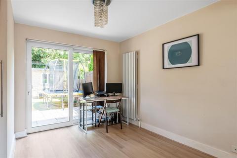 57 Home Park, Oxted, RH8 0JS