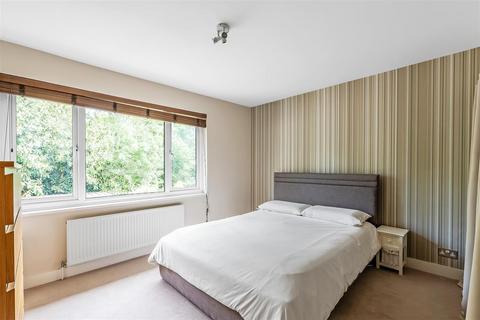 57 Home Park, Oxted, RH8 0JS