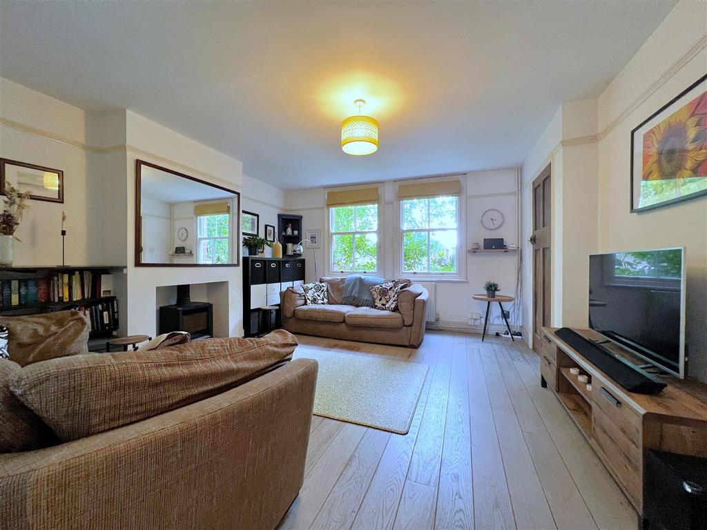 Living room 1.jpg