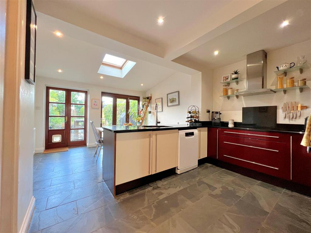 Kitchen 3.jpg