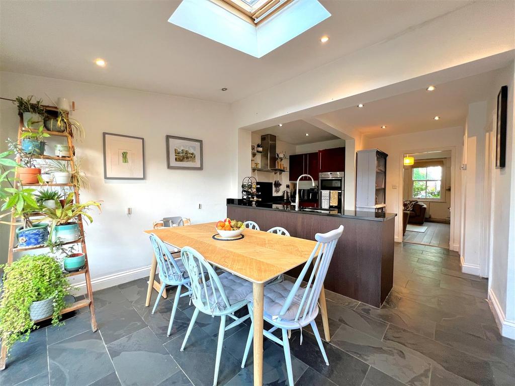 Kitchen 2.jpg