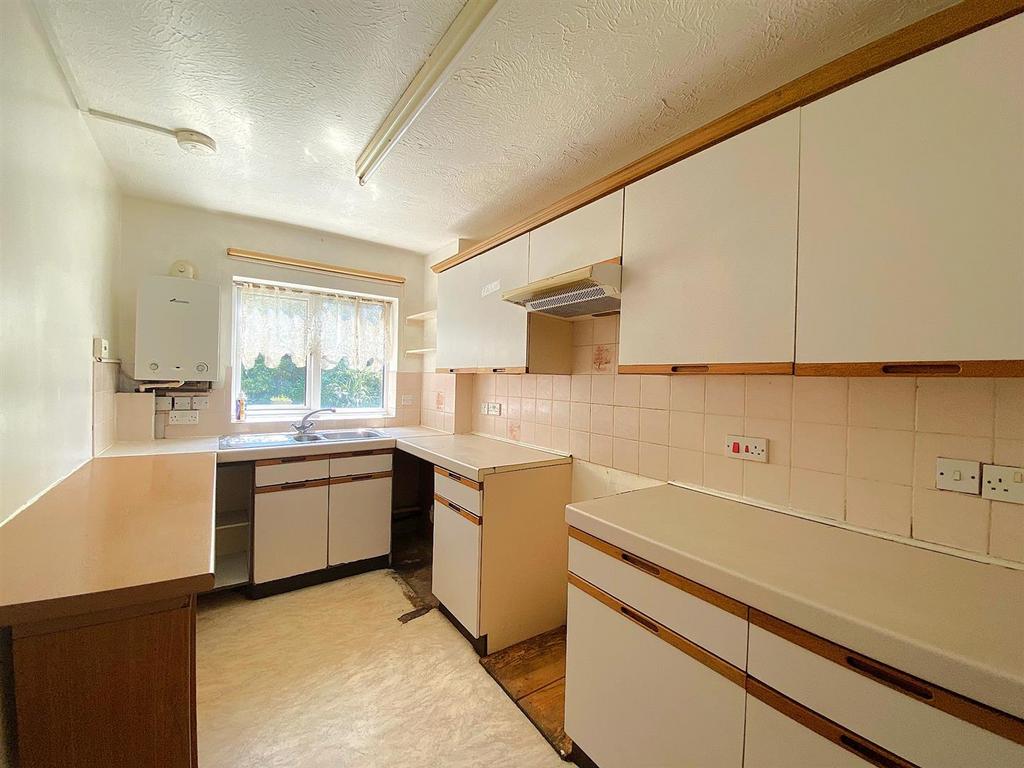 29 Charters towers - Kitchen.jpg