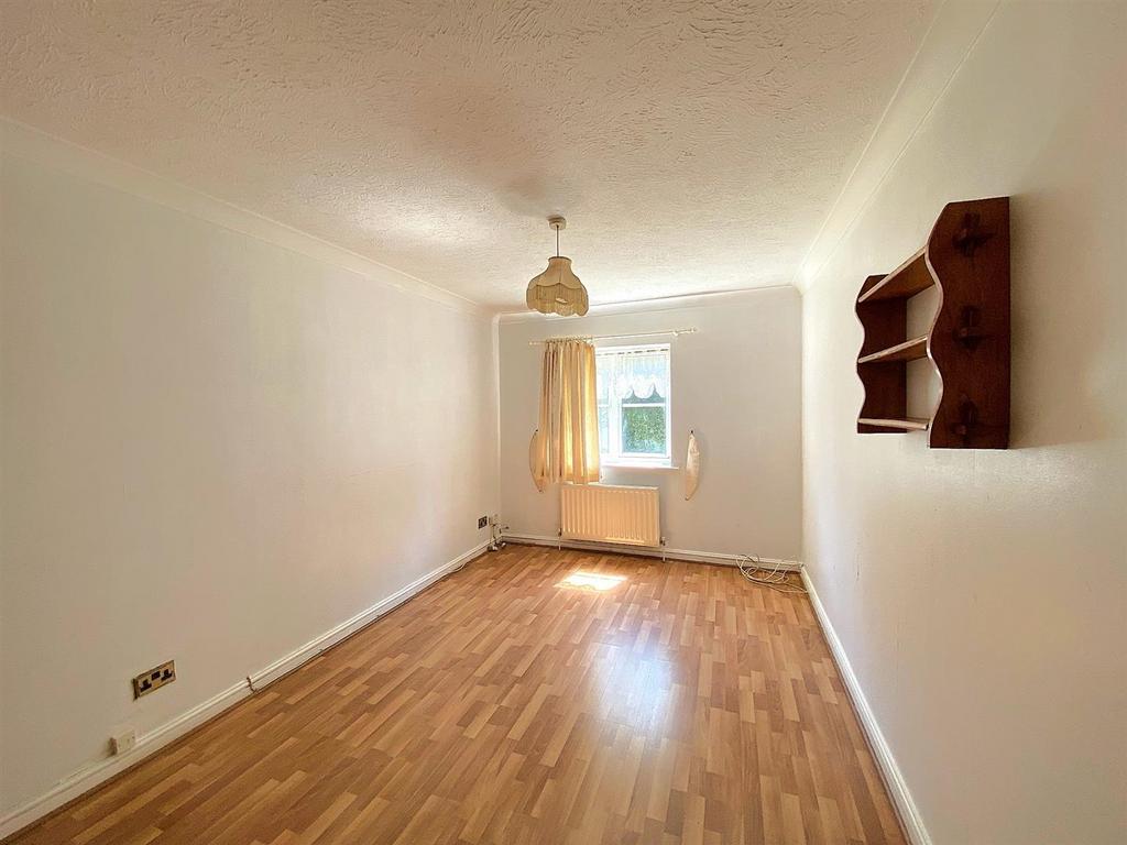 29 Charters Towers - Bedroom2.jpg