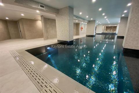 3 bedroom apartment to rent, Local Crescent, The Crescent, Salford