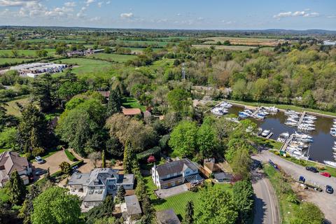 6 bedroom detached house to rent, The Hatch, Windsor, Berkshire