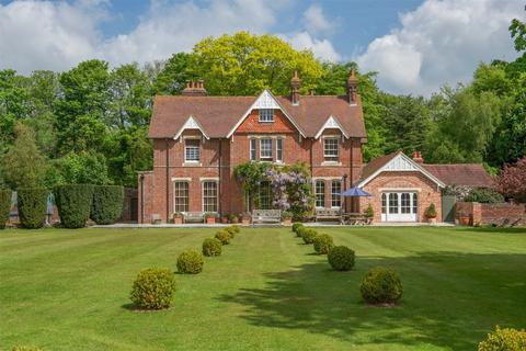 6 bedroom detached house for sale, Powdermill Lane, Battle