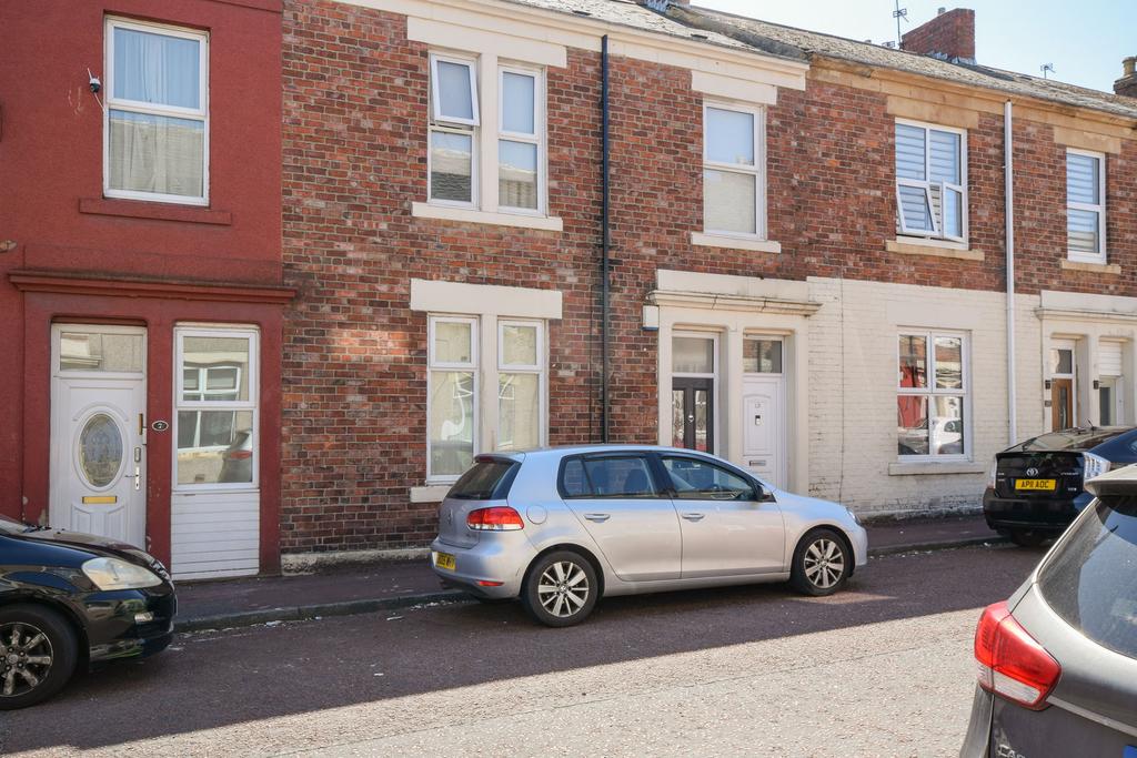 Ripon Street, Gateshead NE8 2 bed flat for sale - £80,000