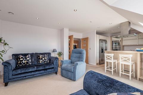 Flat 18, 6 Hatters Lane, Edinburgh, EH7 4GX