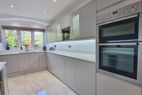 4 bedroom end of terrace house for sale, Great Bramingham Lane, Luton, LU3
