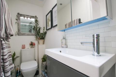 4 bedroom semi-detached house for sale, Brook Close, Wokingham, RG41