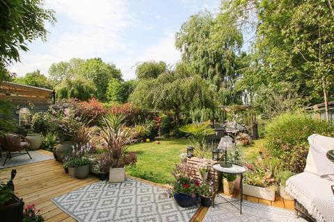 25 Brook Close, Wokingham, RG41 1ND