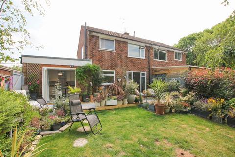 25 Brook Close, Wokingham, RG41 1ND