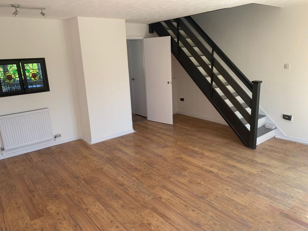 Sitting room ( pic b)