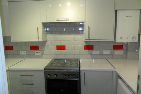 3 bedroom end of terrace house to rent, Walpole Road, Cippenham SL1