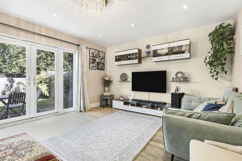 6 Parchment Close, Mitcham, CR4 4FN