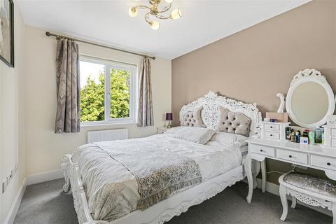 6 Parchment Close, Mitcham, CR4 4FN