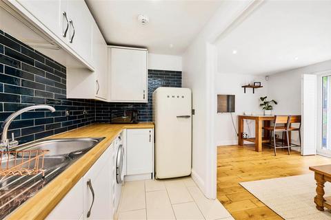 1 Mandrell Road, London, SW2 5EF