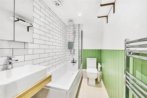 1 Mandrell Road, London, SW2 5EF