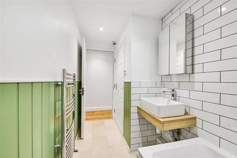 1 Mandrell Road, London, SW2 5EF