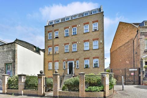 2 bedroom flat for sale, Hayfield Passage, London E1