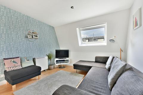 2 bedroom flat for sale, Hayfield Passage, London E1