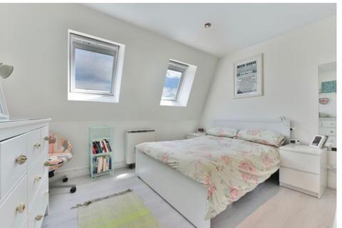 2 bedroom flat for sale, Hayfield Passage, London E1