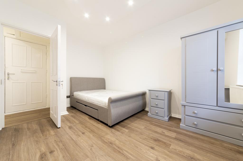 Bedroom 2 (2)