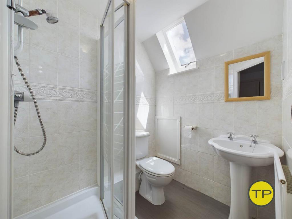 Ensuite-bed 3