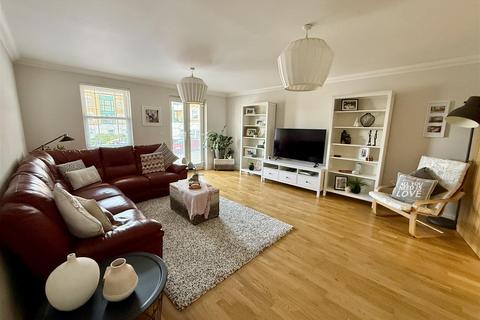 3 bedroom mews for sale, Denmark Road, Cowes