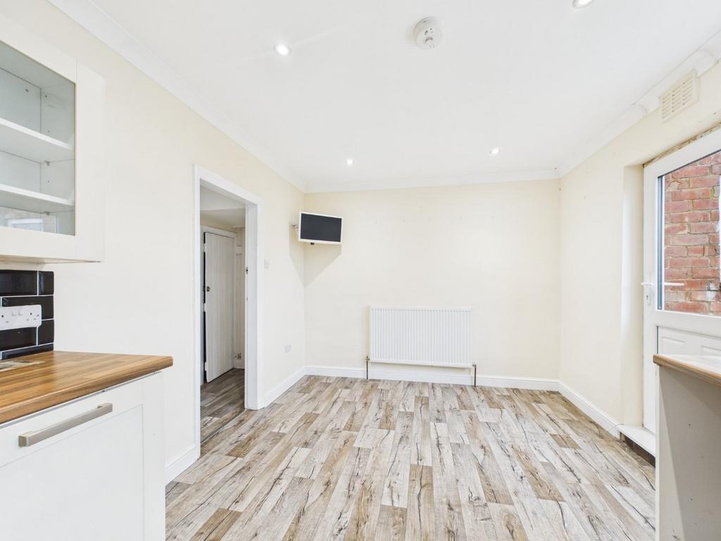 Kitchen/Dining Area