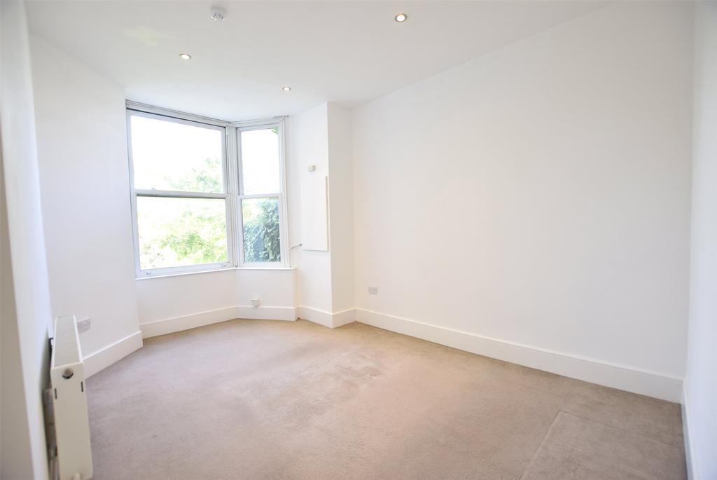 Apartment in Bristol - View 3