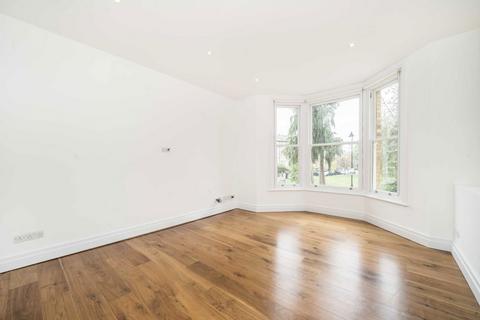 Flat 3, 21 Grange Park, London, W5 3PS