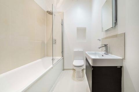 Flat 3, 21 Grange Park, London, W5 3PS