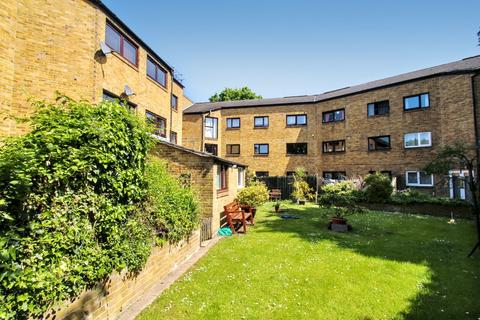 Lawn Road, Uxbridge, UB8