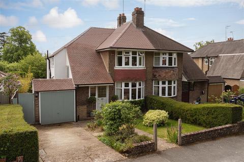 3 Broadhurst Gardens, Reigate, RH2 8AW