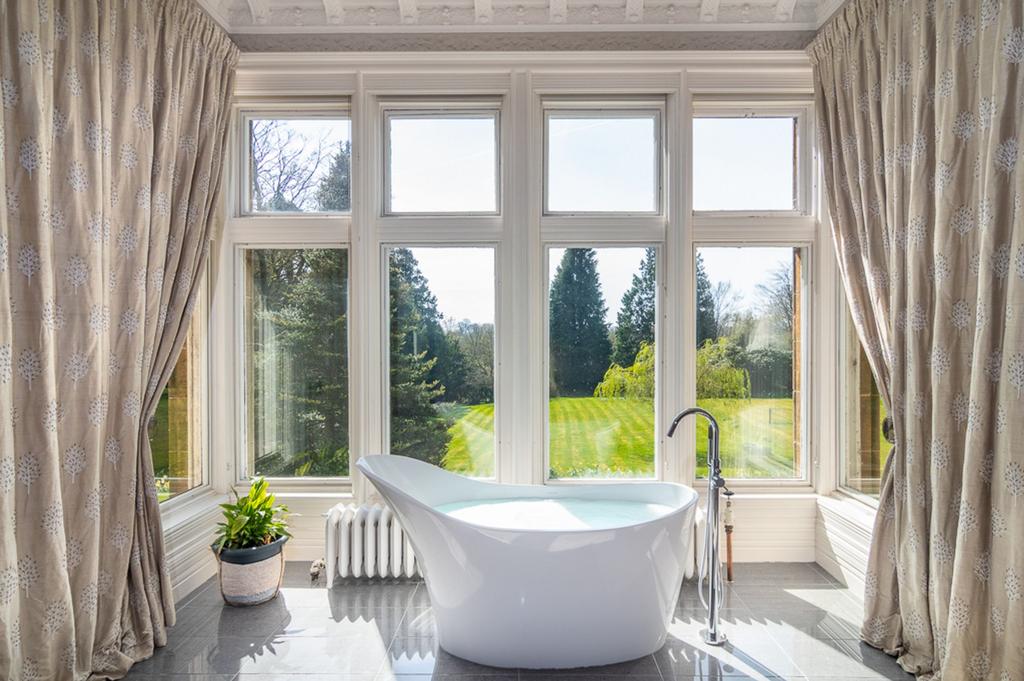 Principal bedroom bath
