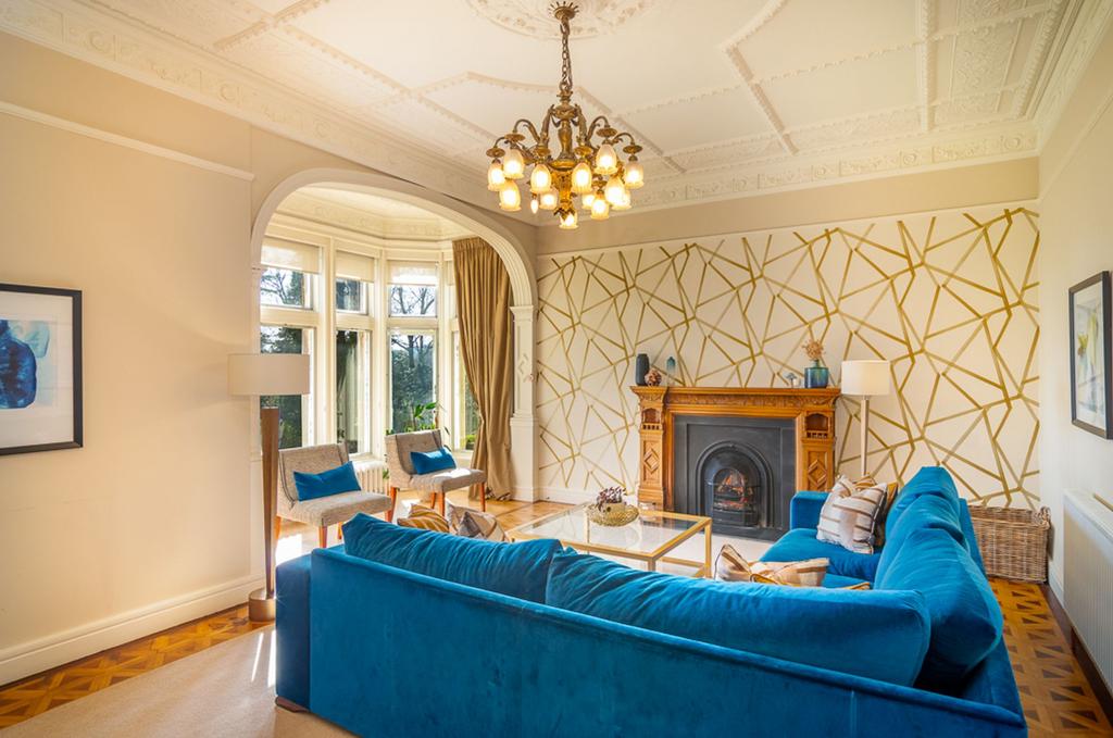 Formal lounge