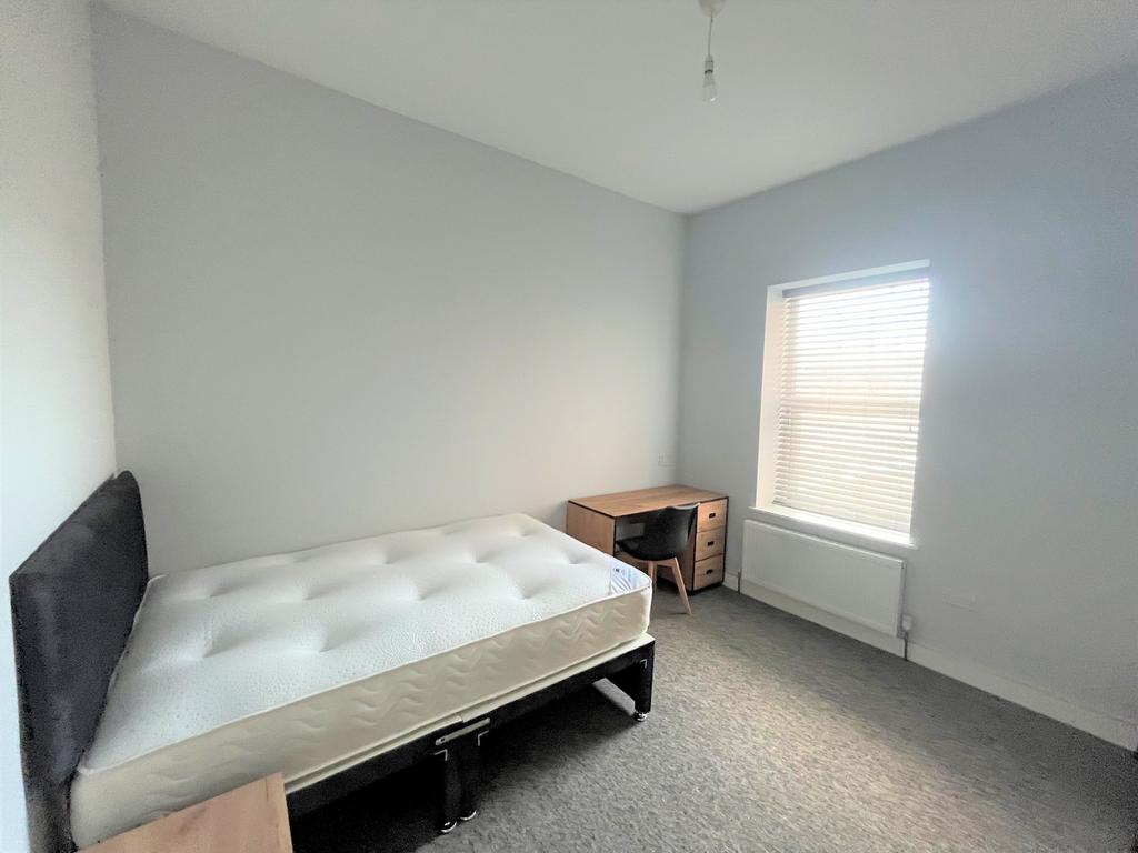 A spacious and well-lit double bedroom featurin...